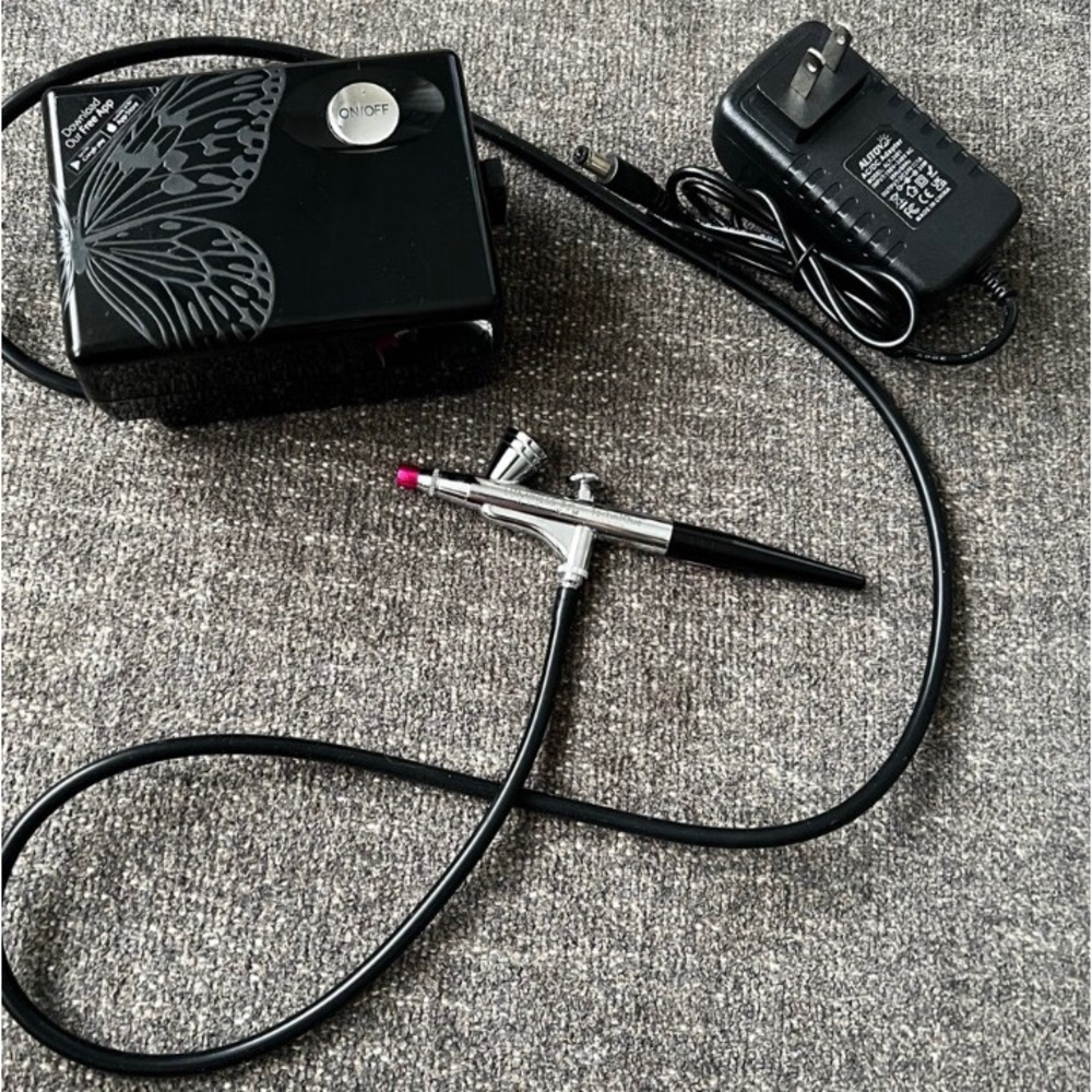 Luminous air make up device, You can achieve professional quality make up.